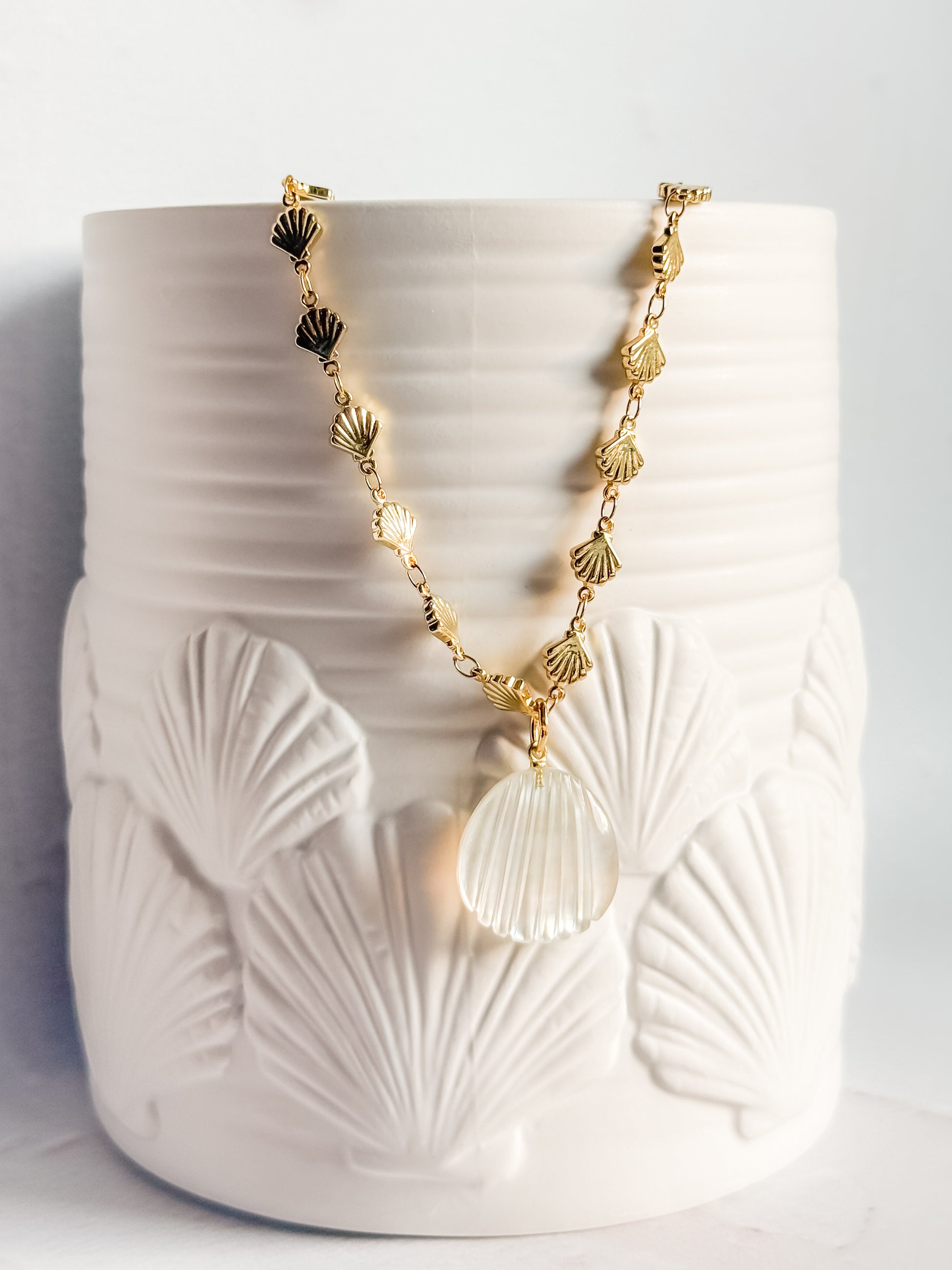Mother of Pearl Shell Pendant Necklace - Layer It Jewelry