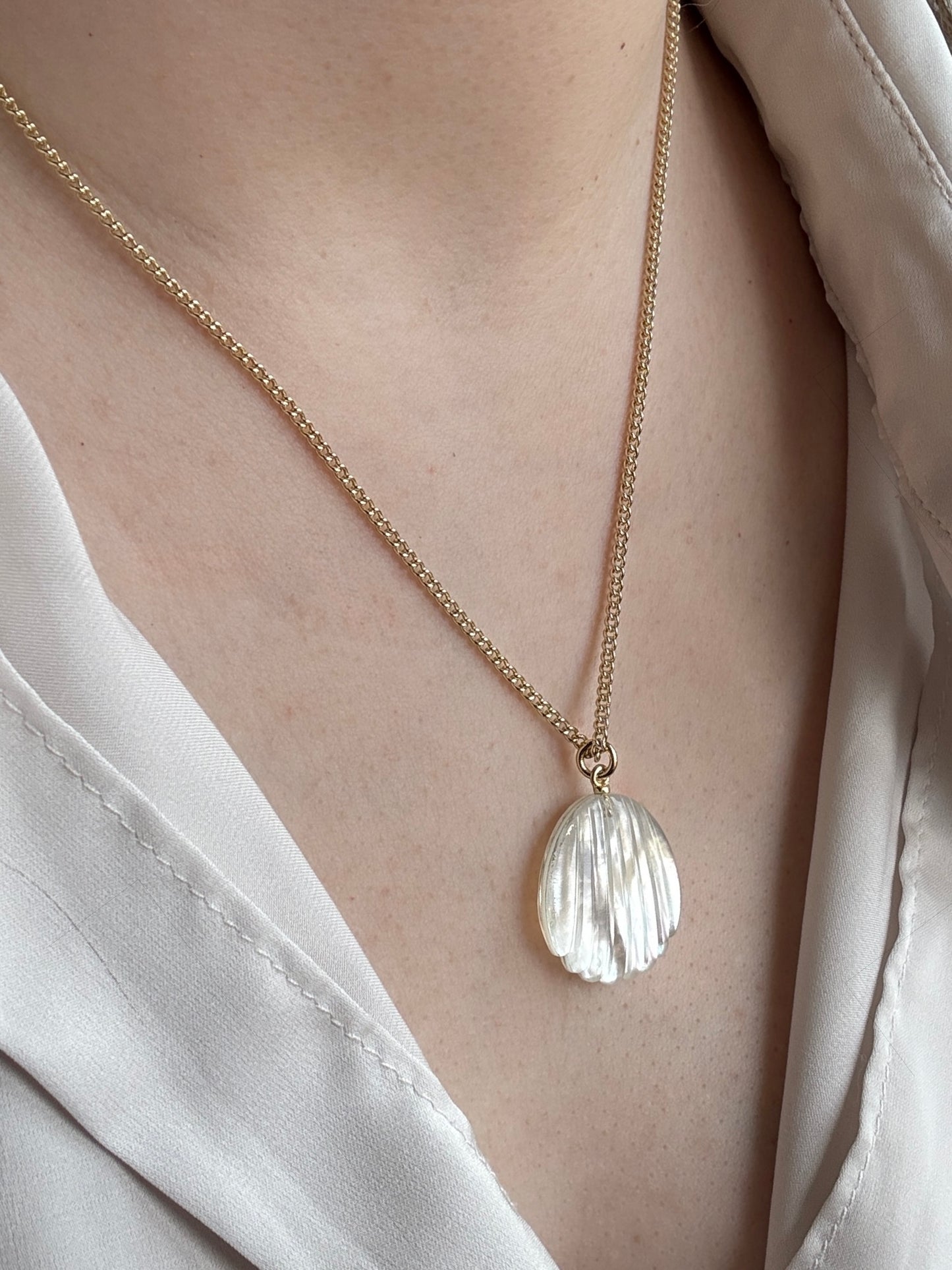 Mother of Pearl Shell Pendant Necklace - Layer It Jewelry