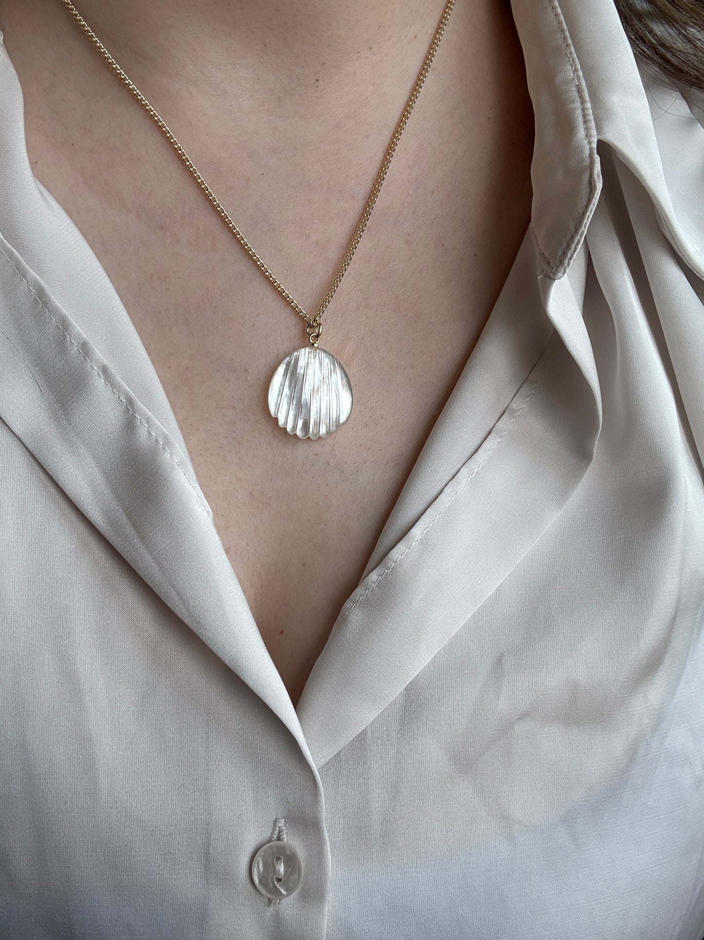 Mother of Pearl Shell Pendant Necklace - Layer It Jewelry