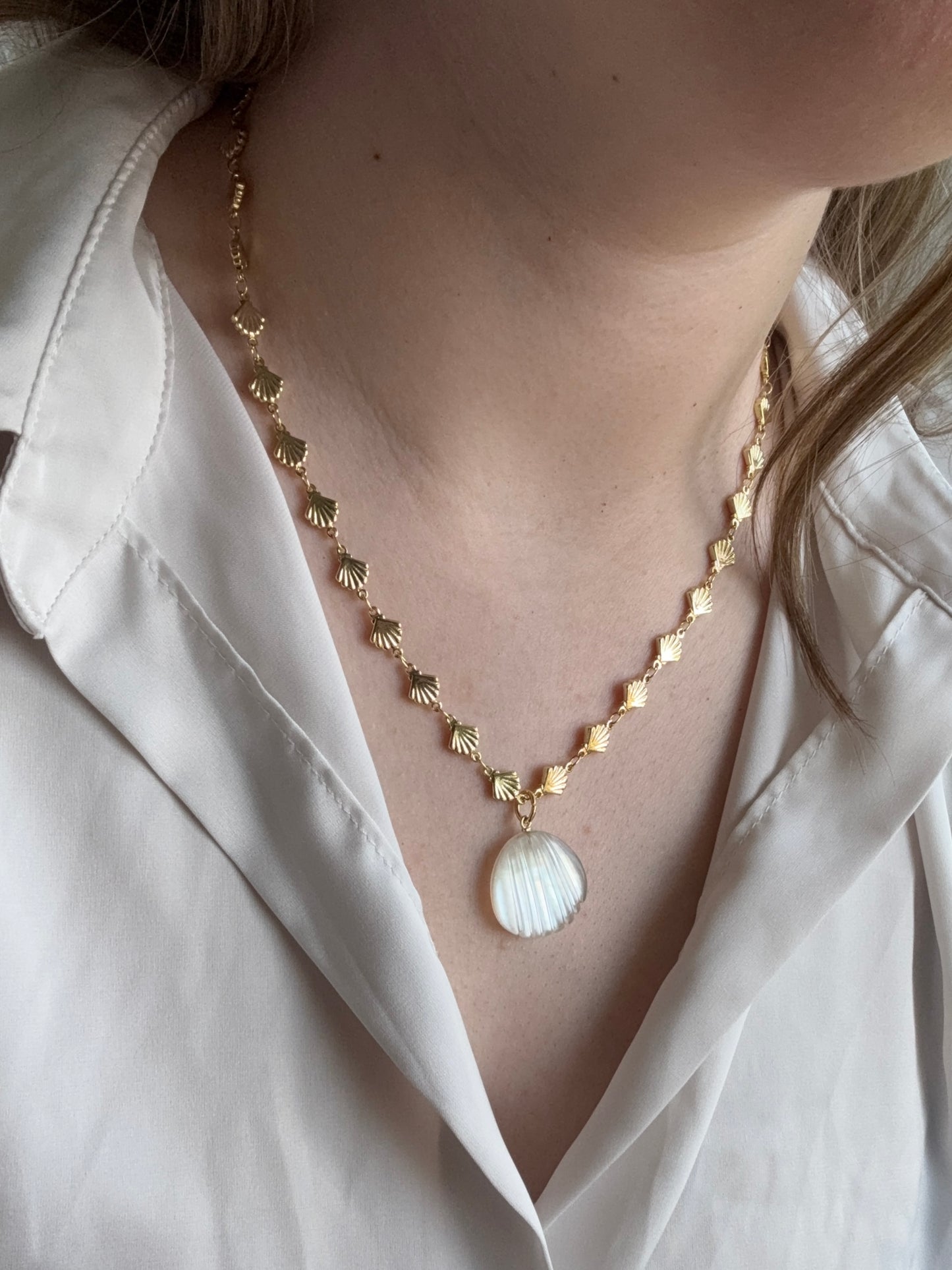 Mother of Pearl Shell Pendant Necklace - Layer It Jewelry